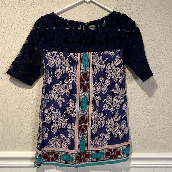 Anthropologie Akemi + Kin Maite Lace Geometric Pattern top size small - Picture 3 of 10